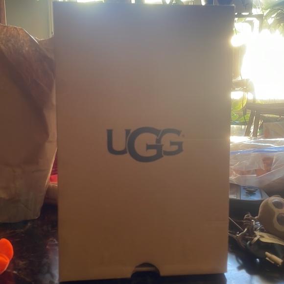 Kids Uggs gently used taking any reasonable offers must go - Picture 2 of 6